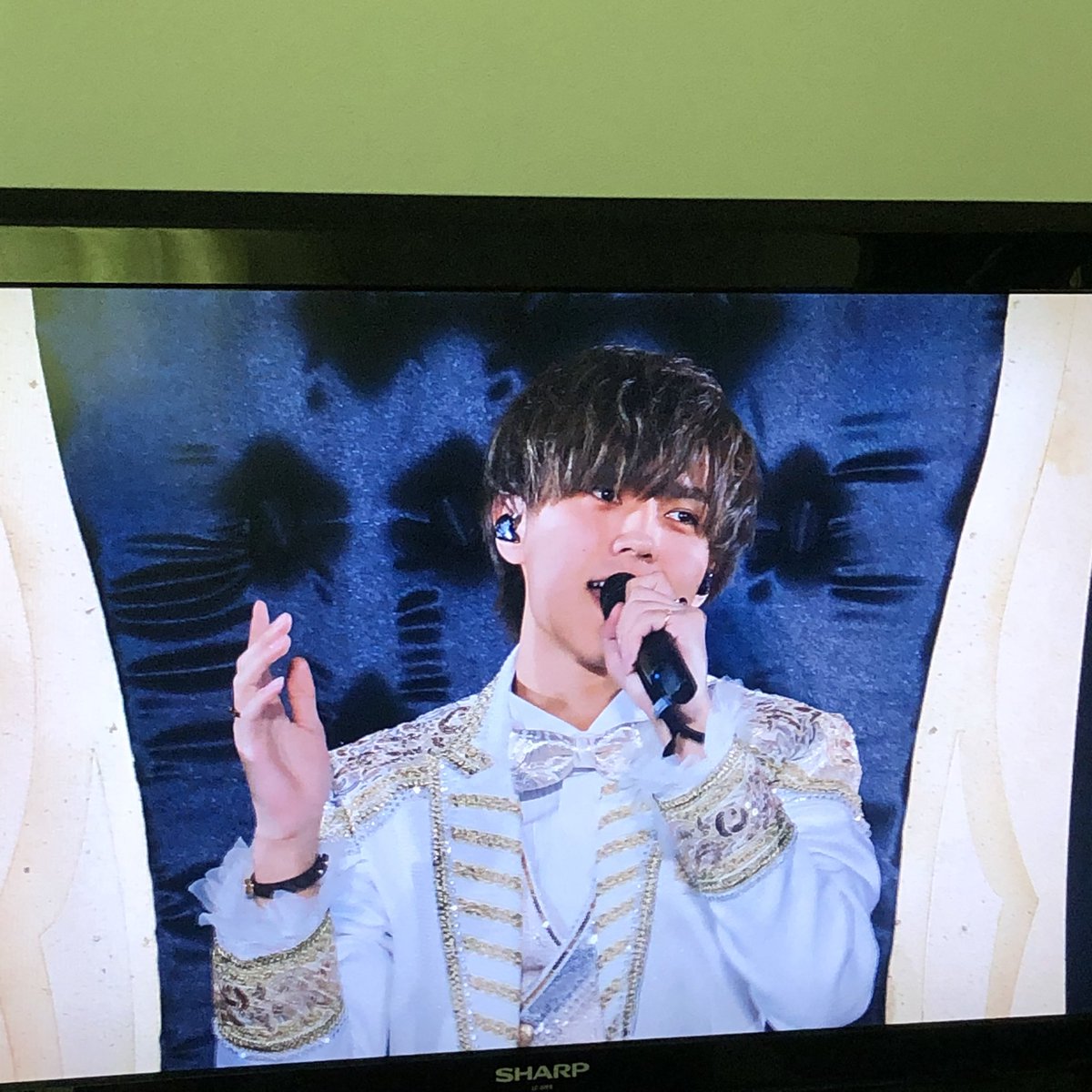 RenStm__0123's tweet photo. やばばー🖤😍
最近はドームに慣れてしまってるからなのかな…
会場の狭さにドキドキする(๑º º๑)💓
映像見てるだけなのに😇←
実際に入ったら失神ものだろぉな🖤🖤ヽ(;▽;)ノ
これはやばい😍😍😍😍😍
#KingandPrince
#FirstConcertTour2018 https://t.co/z42fgbTmV2