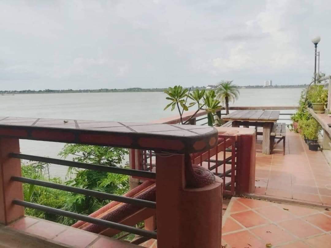 LuyLight's tweet image. Mekong River Land for Sale 
Chroy Changvar City Center and River View 
  
✅ Hard Tittle LMap : 3015m2 after deduct river bay 50m
✅ Land Size  42.97m x 96m (next to the river) 
✅ Exact land usable area used to the river over 4000m2 Plus 
✅ Located in Sangkat Chroy Changva,