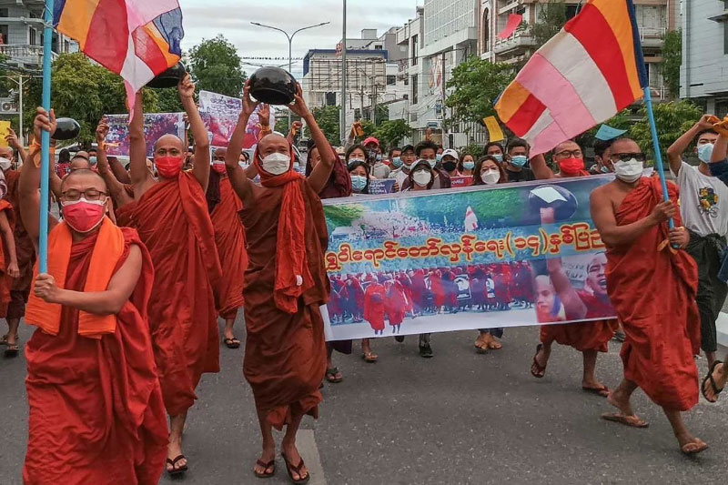 MizzimaNews's tweet photo. #Monks mark ‘Saffron Revolution’ anniversary by marching in #Mandalay against #military junta | Mizzima #Myanmar News and Insight https://t.co/CDSZXCTtqD
-------------------------
Please support Mizzima Media sustainability by clicking the link to donate - https://t.co/trfff3WHYG https://t.co/XFovLbFjMp