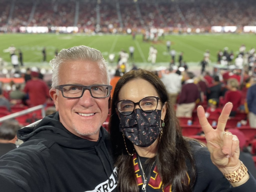 And we’re back!! #fighton <a href="/USC/">USC</a> #uscselfie