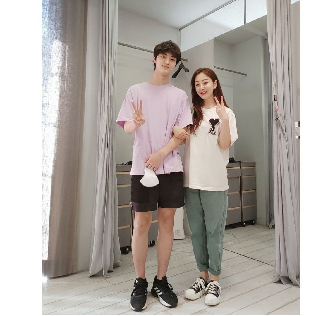 youthfmay's tweet photo. nara with lee eugene aaa sky castle family :0 https://t.co/FqIGZ9NtK4