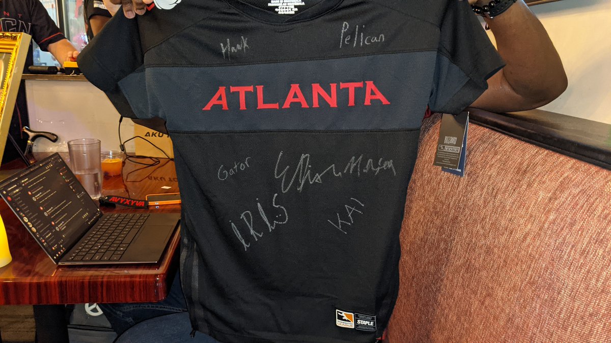ATLPhoenixGuard's tweet photo. 🚨 Giveaway Active!
📝@ATLReign SIGNED Black Jersey!
🖥️ https://t.co/pZRwhWnaKc
#LetItReign
#OWL2021
#ATLRoyalFamily👑 https://t.co/zEVxlEh9yd