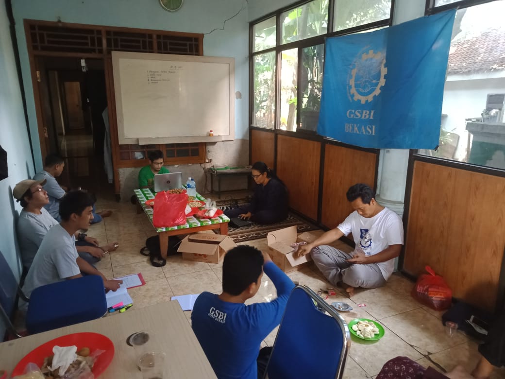 InoniIsmett's tweet photo. Diskusi pimpinan SBME-GSBI PT. KFN, Pembahasan PKB yang sekarang menjadi concern perjuangan PTP. SBME-GSBI di PT. Komponen Futaba Nusapersada, yang di fasilitatori oleh Emelia Yanti DPP GSBI.
@GSBIPusat @GSBI_DIY @GsbiJawa @FrauleinEmelia @RoedyHaBiDa @SbmeGsbiKFN @abroryhaniyah https://t.co/eGlckPToB9