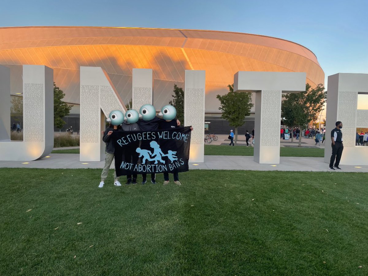 LakeStUltras's tweet photo. Protesting the evil Texas abortion ban and the treatment of immigrants by federal agents on the made up border. #MNUFC 
#NoBansNoBorders https://t.co/NQe0xYtrFs