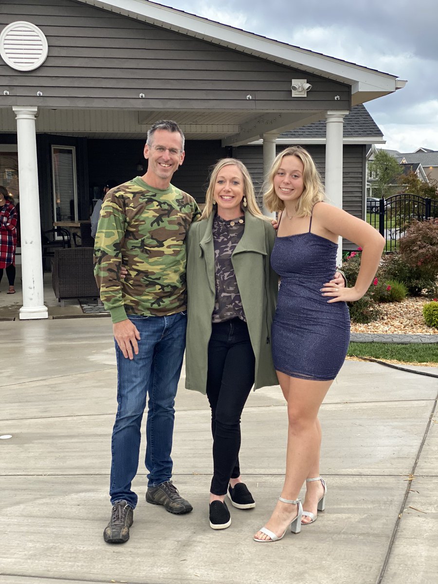 CBNEWSPHOTOG's tweet image. When Homecoming falls onthe same night as the #MashBash…