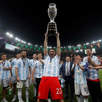 aem199gmailcom1's tweet photo. Finales ganadas a brasil

Dibu: 1
CR7: 0 https://t.co/uCbtAeGCsN