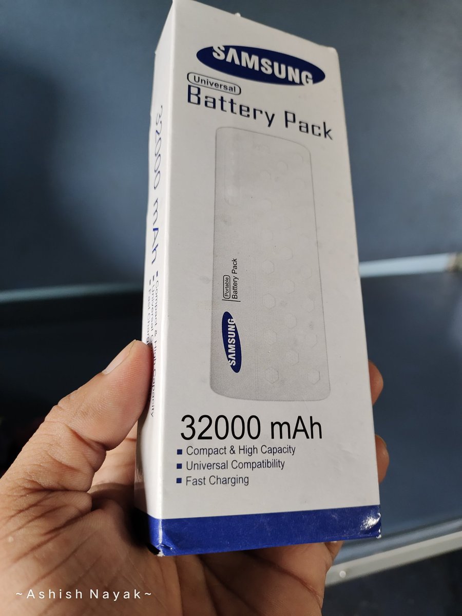 ashishnayakone's tweet photo. Just ₹350/- On Train @SamsungIndia
32000 mah power bank
#onfire #backup #faketravelcharger #techontrain 🤔 #samsung https://t.co/6Qh2WuR8eE
