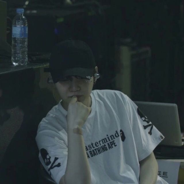 hourIysuga's tweet photo. ✩ #SUGA #방탄소년단슈가 #슈가 https://t.co/7pAISxUX8J