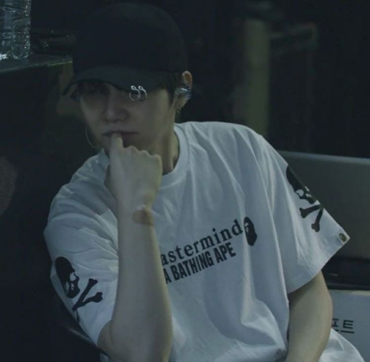 hourIysuga's tweet photo. ✩ #SUGA #방탄소년단슈가 #슈가 https://t.co/7pAISxUX8J
