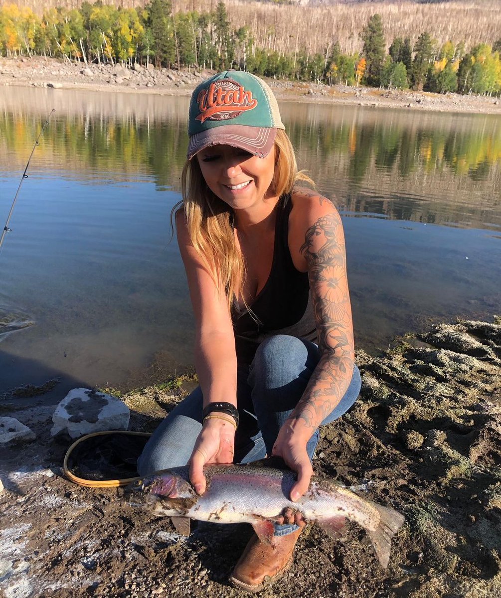 Utah fishing does not disappoint 😍🎣
.
.
.

#utahfishing #fishing #fishinglife #girlsthatfish #girlsfishtoo #whatgetsyououtdoors