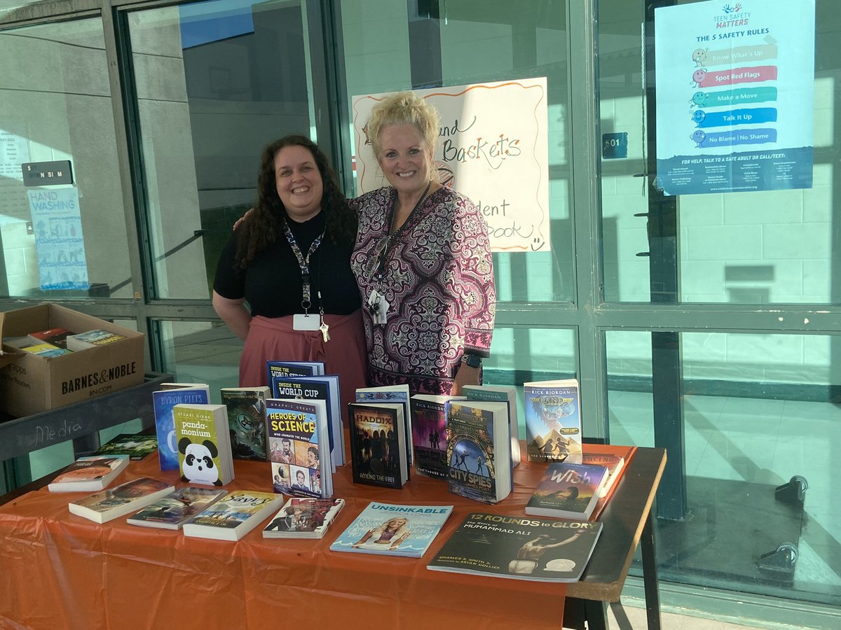 HCPSJenningsMS's tweet photo. Another PRIDEful Moment: Student Athletes ❤️. Books 📚 &amp; Basketball 🏀 @TransformHCPS @HillsboroughSch @hccptaptsa https://t.co/stTeIGl1ux
