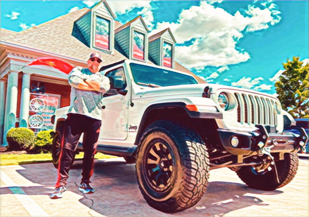 ned_luke's tweet photo. The boys @flatout_auto in Buford, GA hooked me up right with my #Gladiator #BadAssJeep #LFG ⭐️⭐️⭐️⭐️⭐️ https://t.co/1yqL9yC6gR