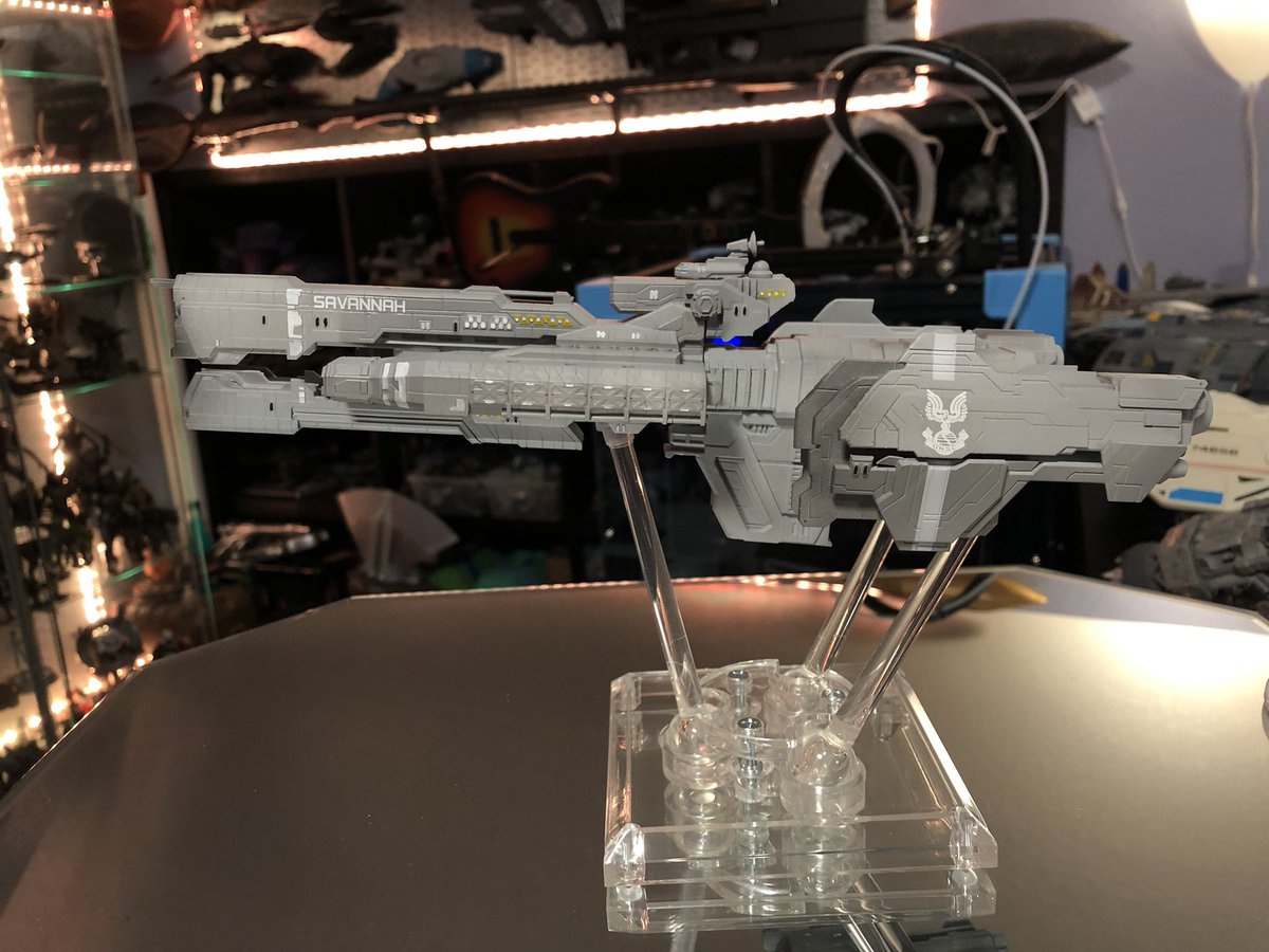 GeekToyLove's tweet photo. Most of the details done on this solid resin printed 11β UNSC Savannah. Still need to add the turrets and the front antenna and sheβll be done. She is also for sale and will include the flightpose stand. $450 plus shipping. https://t.co/funJ8AERqP