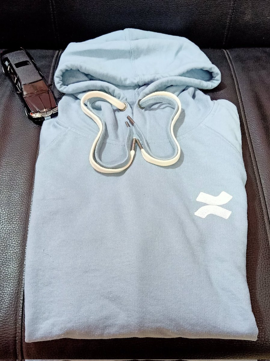 Lovinglycool's tweet photo. #ConfluenceCollaboratory surprise gift. Many thanks dear @Confluence for sending this lovely hoody T-shirt. https://t.co/Tp0oTBFyIM