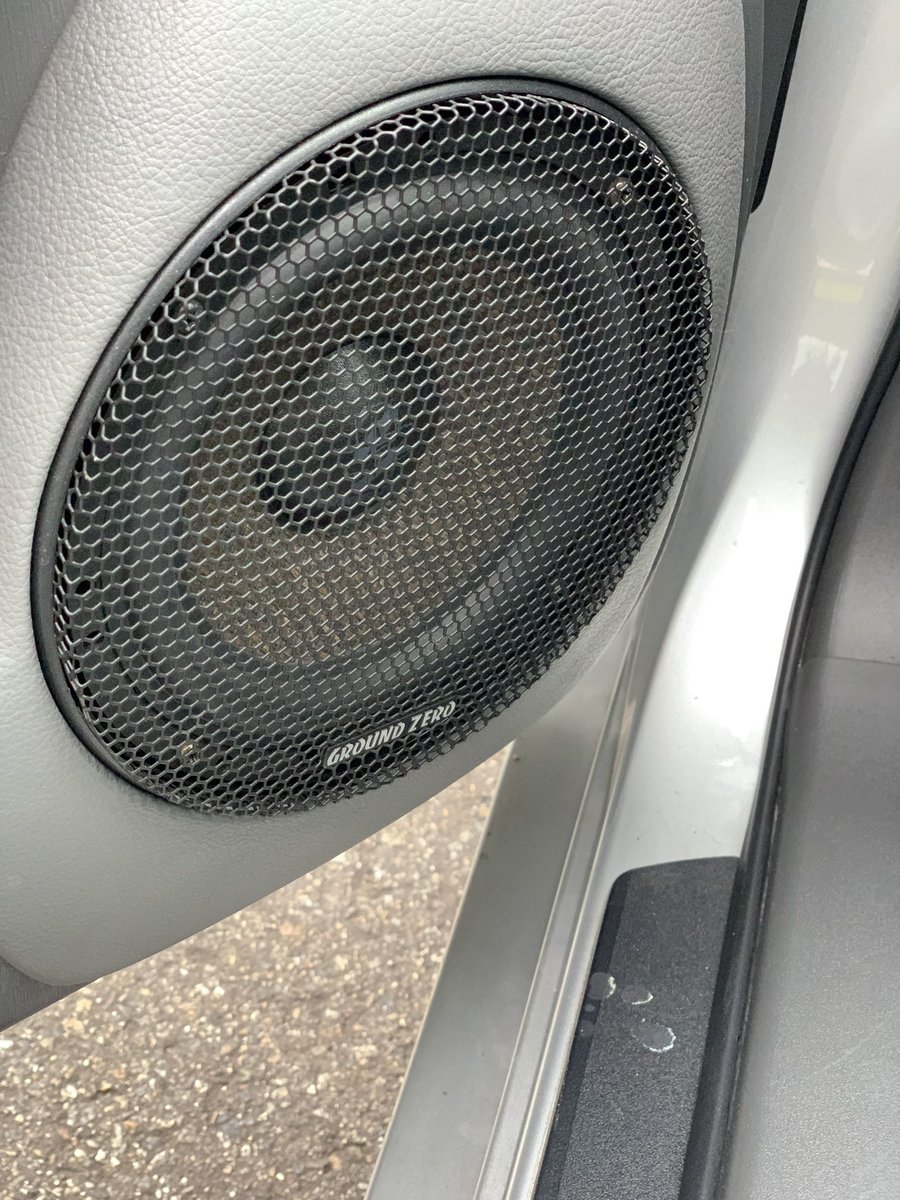 kt_wish0320's tweet photo. 改めて代車のプリウスさんのご紹介
SSR18インチ
ブリッツ車高調
グランドゼロオーディオカスタム
サブウーファー、フロント3way
DSP
オーディオテクニカのコントロールユニット
代車としてはヤバいヤツですw
#BOXSTYLE
#カスタムショップ https://t.co/fgLxzAlOvj