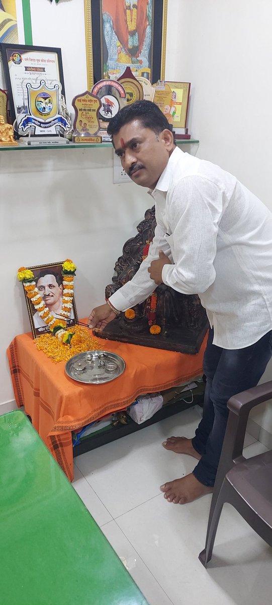 SamirSKadam1's tweet photo. एकात्म मानववाद आणि अंत्योदय चे प्रणेते, प्रखर देशभक्त ,विचारवंत, साहित्यिक ,पत्रक���र , वक्ते भारतीय जनता पक्षाचे वैचारिक  अधिष्ठाते ,युग प्रवर्तक नेते,  पंडित दीनदयाल उपाध्याय यांच्या  जयंती निमित्त शत्-शत् नमन। https://t.co/dCwlKk2BgQ