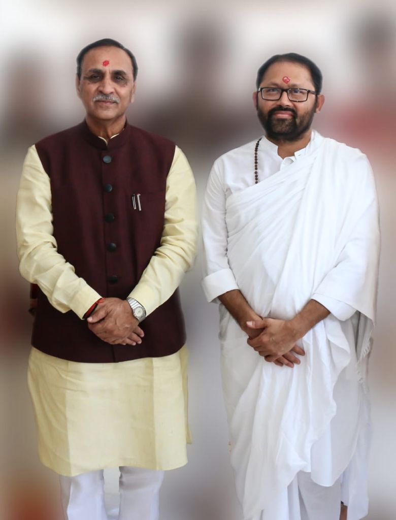vijayrupanibjp's tweet photo. . @SRMDharampur ના સંસ્થાપક #PujyaGurudevshriRakeshji ને જન્મદિવસની હ્રદયપૂર્વક વંદનસહ શુભકામનાઓ. 

વિશ્વભરમાં લાખો લોકોના આત્મિક કલ્યાણ માટે આપ પ્રેરણારૂપ બન્યા છો. ઈશ્વર સદાય આપને સ્વસ્થ જીવન અને દીર્ઘાયુ પ્રદાન કરે તેવી મંગલકામનાઓ... https://t.co/sGyEELm85S