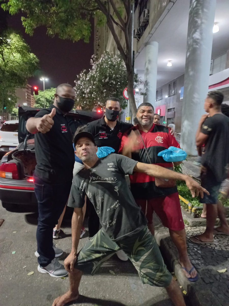 rubro_cavaleiro's tweet image. Equipe Cavaleiro Rubro Negro em Ação Social no Centro da Cidade junto com os Voluntários do Coração Solidário !!#cavaleirorubronegro #coracaosolidario #parcerias #acaosocial
#solidariedade #uniaodobem#amor#empatia
#GresEstácioDeSá #BerçoDoSamba #VESTIRUBRONEGRO #Carnaval2022 #CRF