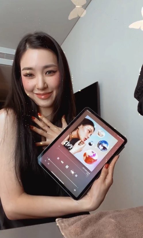 hanbinblaze's tweet photo. Tiffany played and sang Lee Hi's Savior (Feat. B.I) ❤️

🖤 @shxx131bi131 @leehi_hi https://t.co/I3wg8ZA6Gb