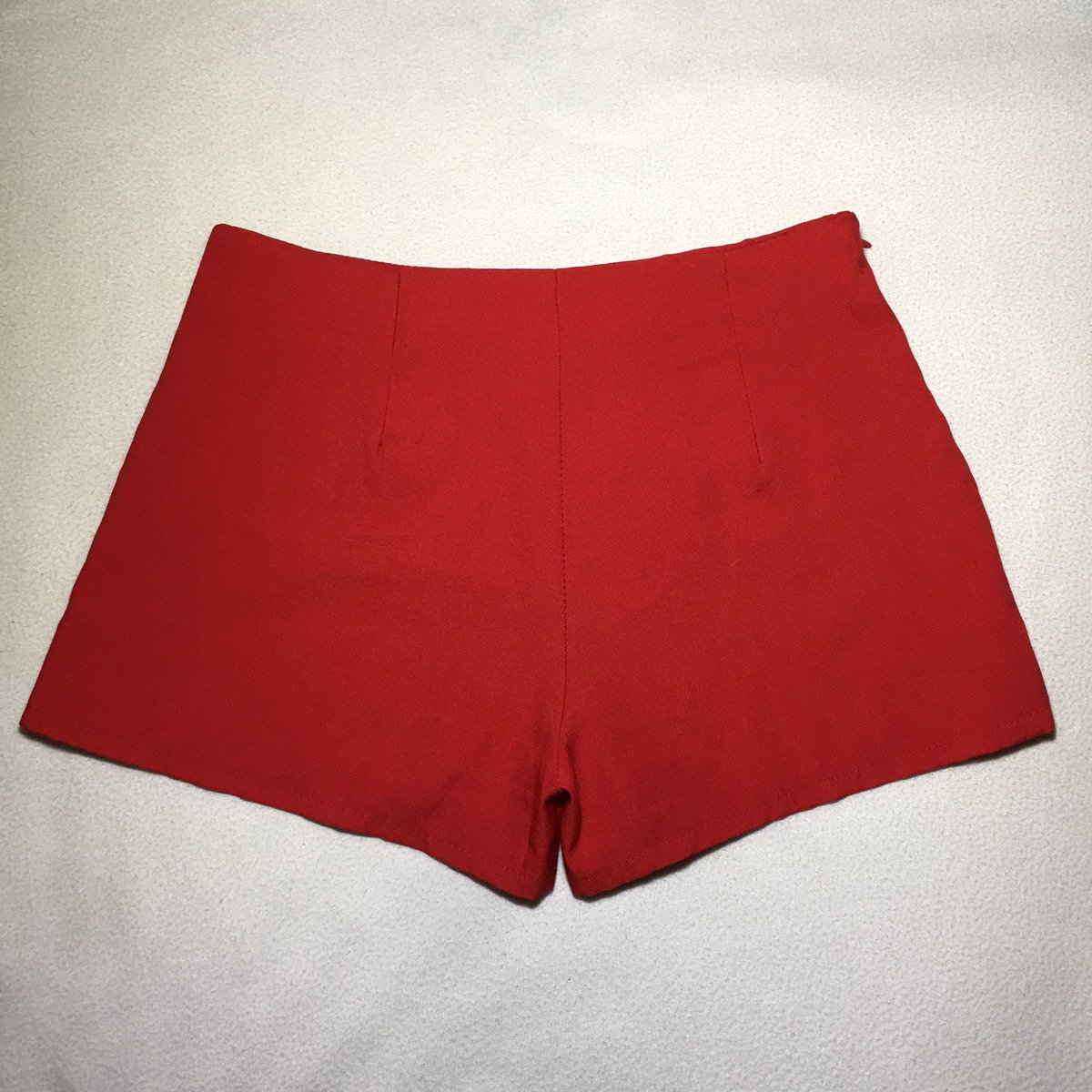 Red Short 

Waist: 29inches 
Length: 10.5inches

💰30php MINE
💰40php GRAB

• First to comment 'MINE' basis 'GRAB' comments are priority‼️
• Send a screenshot of chosen item with your order form.

#prelovedbyrox 
#preloveditems
#prelovedph 
#short