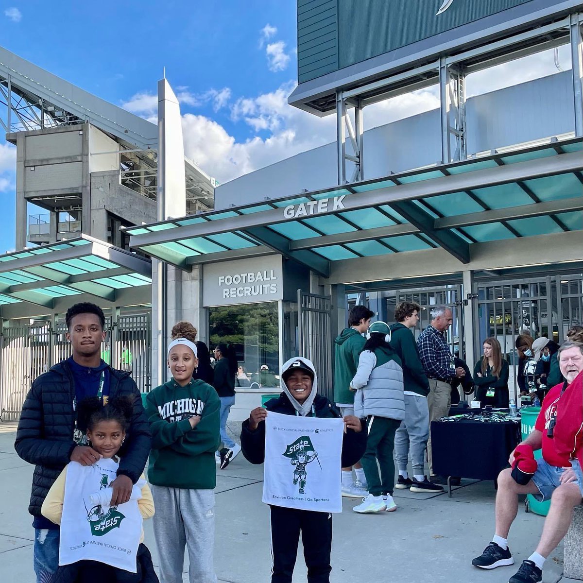 Dam1enFortsonJr's tweet photo. Had an amazing unofficial visit today @MSU_Football I’d like to thank @VickersonKevin and the MSU coaching staff for having me!#GOGREEN @EastGRFootball @PrepRedzoneMI @PrepRedzone @RecruitingNext https://t.co/ztQomIYHpL