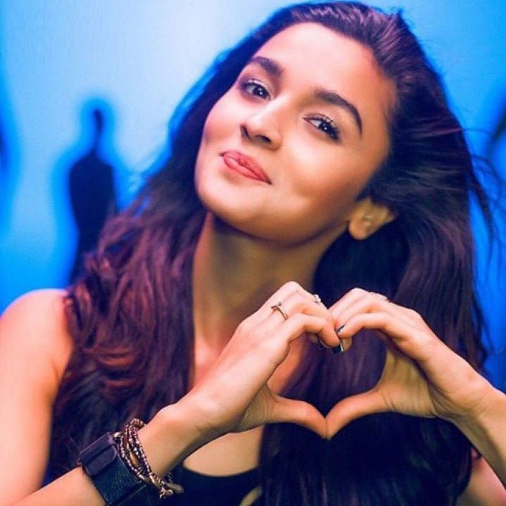 Its_kishmishhh's tweet photo. Dear zindagi not just a movie🎥
A best therapy ❤
#DrJug #Kaira
#AliaBhatt #ShahRukhKhan ❤ https://t.co/hJuRAhYVgS