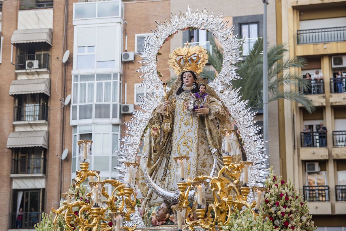 GabrielCruzSt's tweet photo. Había ganas de costal, de sones cofrades, de olor a incienso…había ganas de volver a ver pasos en las calles y ayer vivimos una jornada emocionante con la salida de Ntra. Sra. de la Merced desde el templo catedralicio. Disfrutemos con responsabilidad 🙏😷. https://t.co/SKnkyQsxv4
