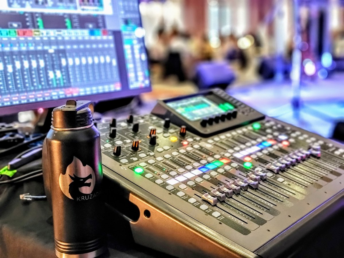 markdurham7's tweet photo. I've grown and expanded a bit since my last documentation of some @Kruzadar rep! This water bottle has probably literally saved my life on serval occasions lol it's still amazing even while gigging with it all over and dropping it all the time! https://t.co/MA88rFsnEX