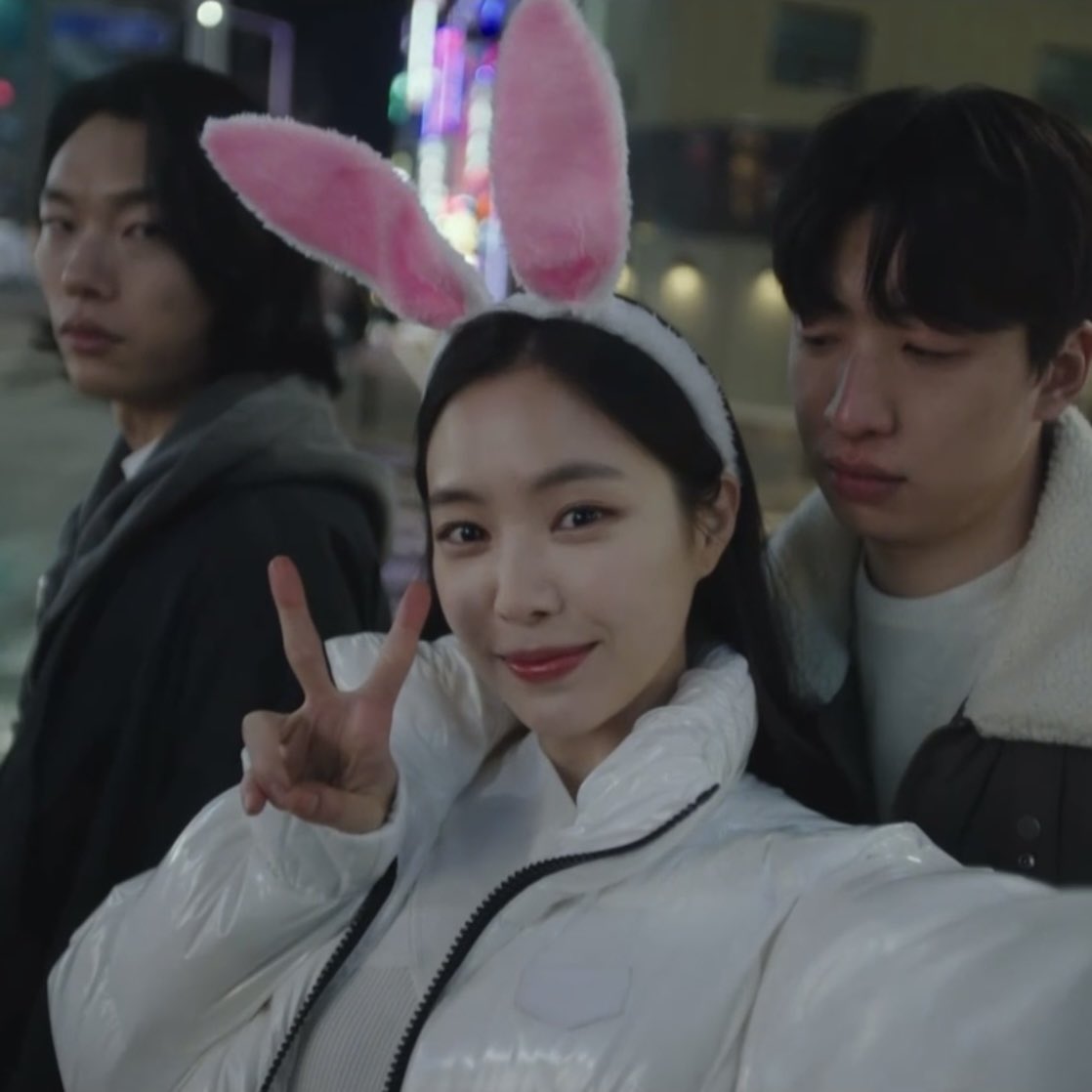 nangmanee210's tweet photo. 힘들고 지치고 무기력해도 소중한 우리 나은이가 나오는 드라마로 웃는 모습도 보고 목소리도 들을 수 있어서 매 주 주말마다 행복해 고마워 애정해 누구보다 우리 생각 해주는 거 알고있어 그래서 그런 나은이가 나는 참 좋아 사랑해 오늘도 인간실격 본방사수♥️
@Apinksne #손나은 https://t.co/sOHlNih5Us