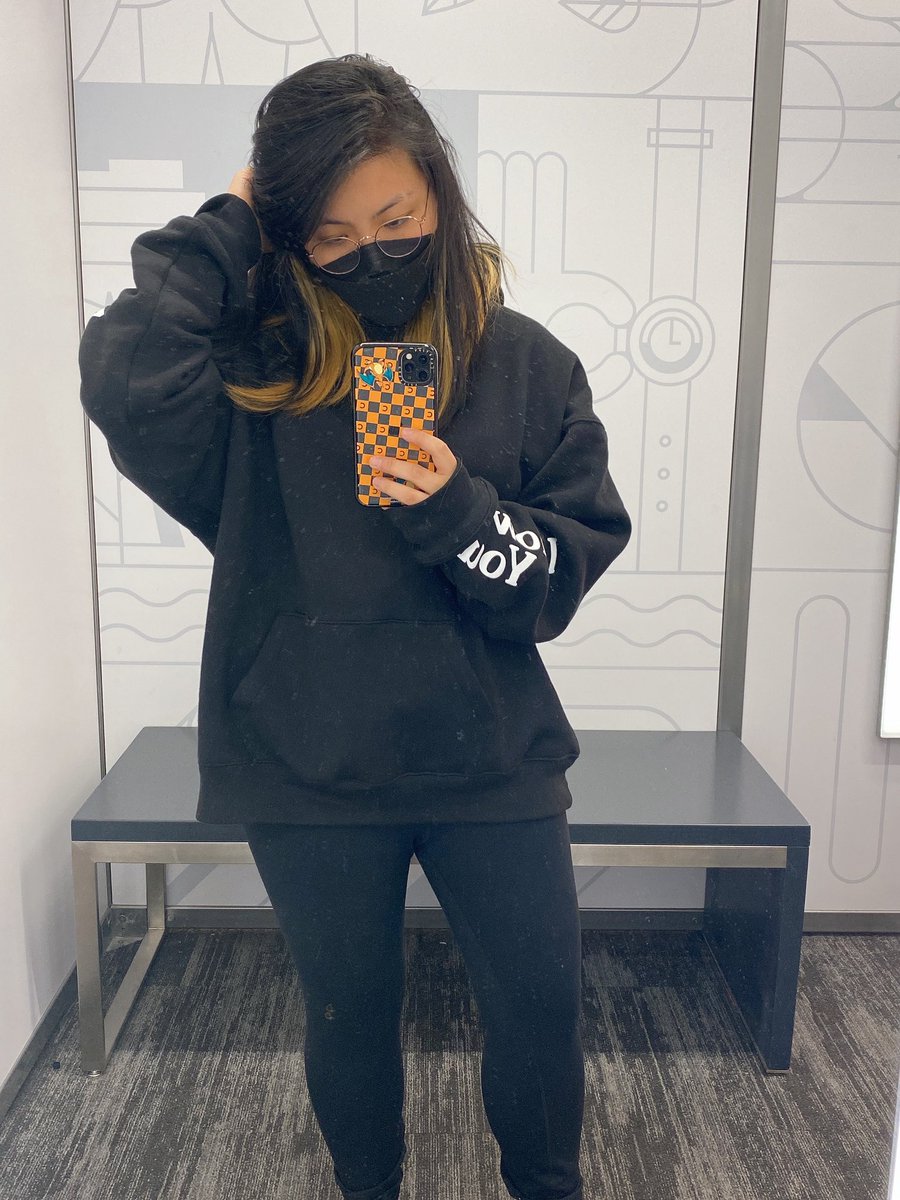 jonjinlim's tweet photo. a girl who can do both, right? https://t.co/jc3lM4dA7Y