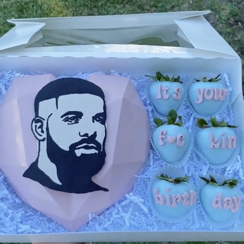 nwtsdeluxe's tweet photo. drake made out of chocolate lmao https://t.co/ZWcgf4yYzS