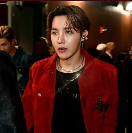 parkkimchii's tweet photo. hoseok rockstar agenda 🎸- a thread https://t.co/0lnhs67aNw