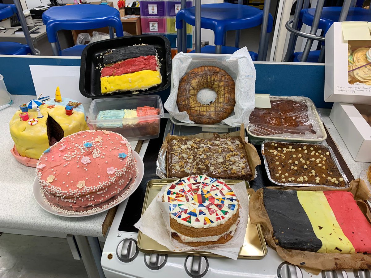 BSM_mfl's tweet photo. Happy European Day of Languages!! On Friday we celebrated with a ‘European Bake Off’ competition. Here are some of your fabulous creations!! Excited to find out the winners⭐️🇬🇧🇫🇷🇩🇪🇵🇱🇮🇹🇭🇺🇱🇻🇪🇺⭐️#EuropeanDayOfLanguages #bsm #wherewilllanguagestakeyou https://t.co/qbPJhCUL4y