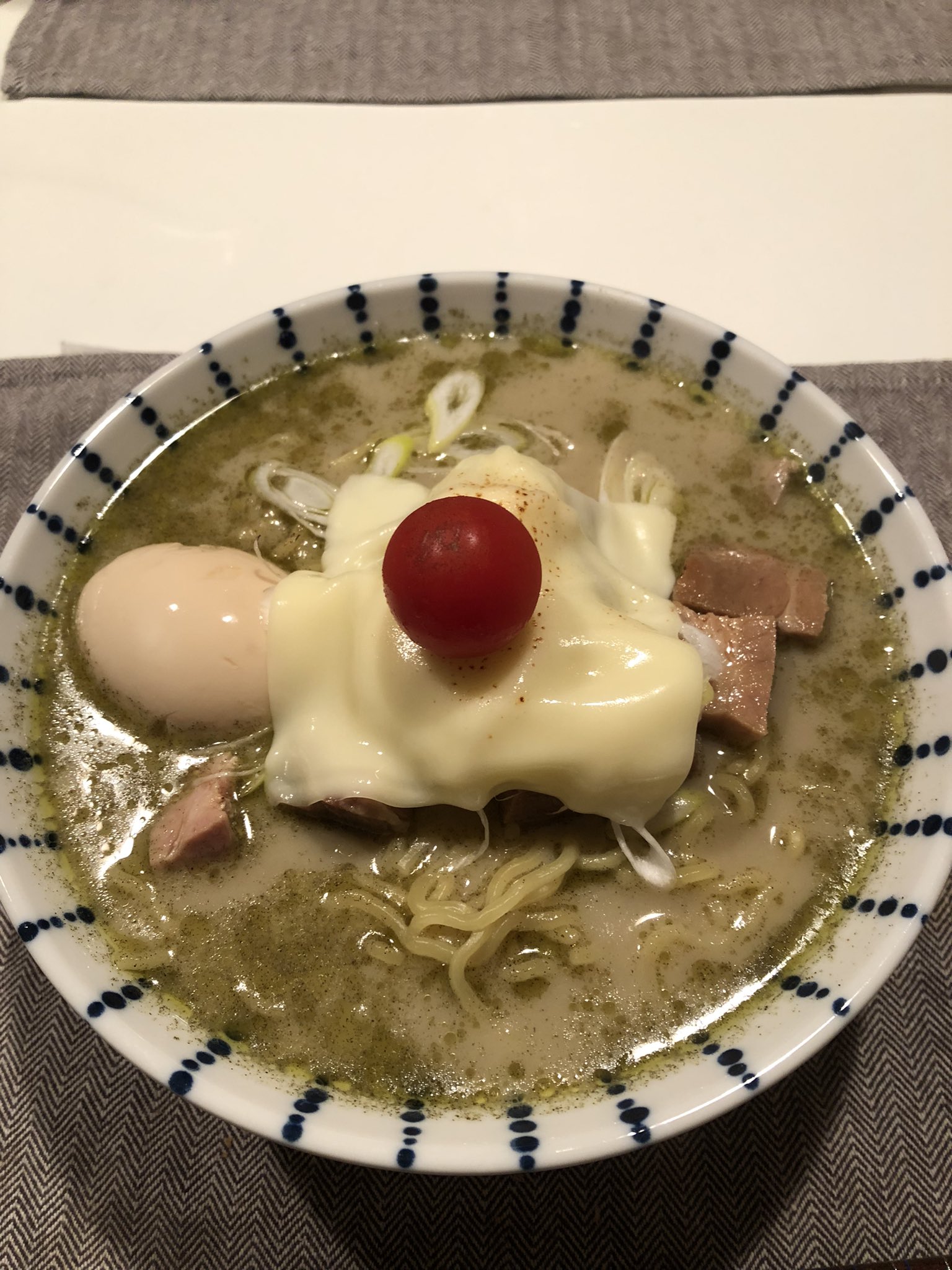 ぱこぱこ 宇都宮の名店 藏藏の バジルdeグリーン味噌 が家でも食べられる バジルとラーメン って思ったでしょ マジで一度食べてみて 美味いから で 早速作ってみた 店の味が再現されています ツインリンクもてぎへお越しの際はお土産にどうぞ