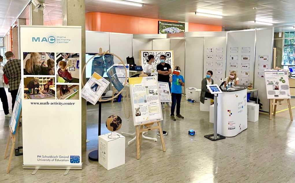 Magic_Muenzing's tweet photo. Endlich geht's wieder richtig los! 😊 Spannende Messe rund um die Maker-Szene auf der #MakeOW gemeinsam mit @si_la_la und @lz_lfht auf der wir das Math Activity Center (https://t.co/uJC2NLXrGs) der PH Gmünd vertreten dürfen 🎓 https://t.co/IlhEPIrolC
