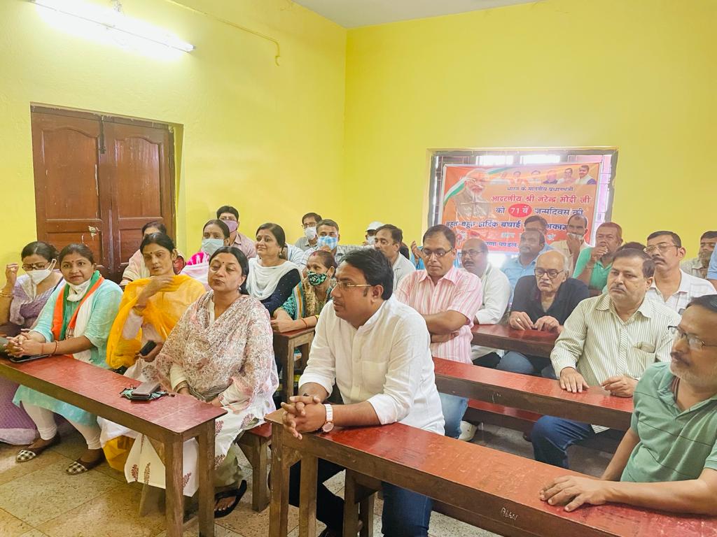 manish_singhIND's tweet photo. आज भाजपा पटना महानगर अंतर्गत कृष्णा मंडल के बूथ संख्या 12,13 पर मंडल अध्यक्ष,बूथ अध्यक्ष सहित सभी युवा मोर्चा,महिला मोर्चा कार्यकर्ताओं साथ @narendramodi जी की "मन की बात" को सुना।

आज प्रधानमंत्री जी ने "मन की बात" कार्यक्रम में #JobSeeker की जगह #JobCreater बनने का आग्रह किया। https://t.co/9Woytw6CV4