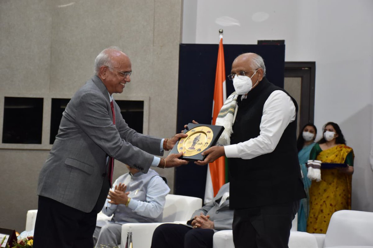 ગાંધીનગરમાં નેશનલ ફોરેન્સિક સાયન્સ યુનિવર્સિટીમાં નવનિર્મિત સ્કુલ ઓફ લો ફોરેન્સિક જસ્ટિસ એન્ડ પોલિસી સ્ટડીઝનો કેન્દ્રીય કાયદા મંત્રી શ્રી <a href="/KirenRijiju/">Kiren Rijiju</a> જી દ્વારા પ્રારંભ થયો તે અવસરે સહભાગી થવાની તક મળી. વર્તમાન સમયમાં ગુનાના બદલાતા પ્રકારો સામે ટેકનોલોજી થી સુસજ્જ ટેકનો