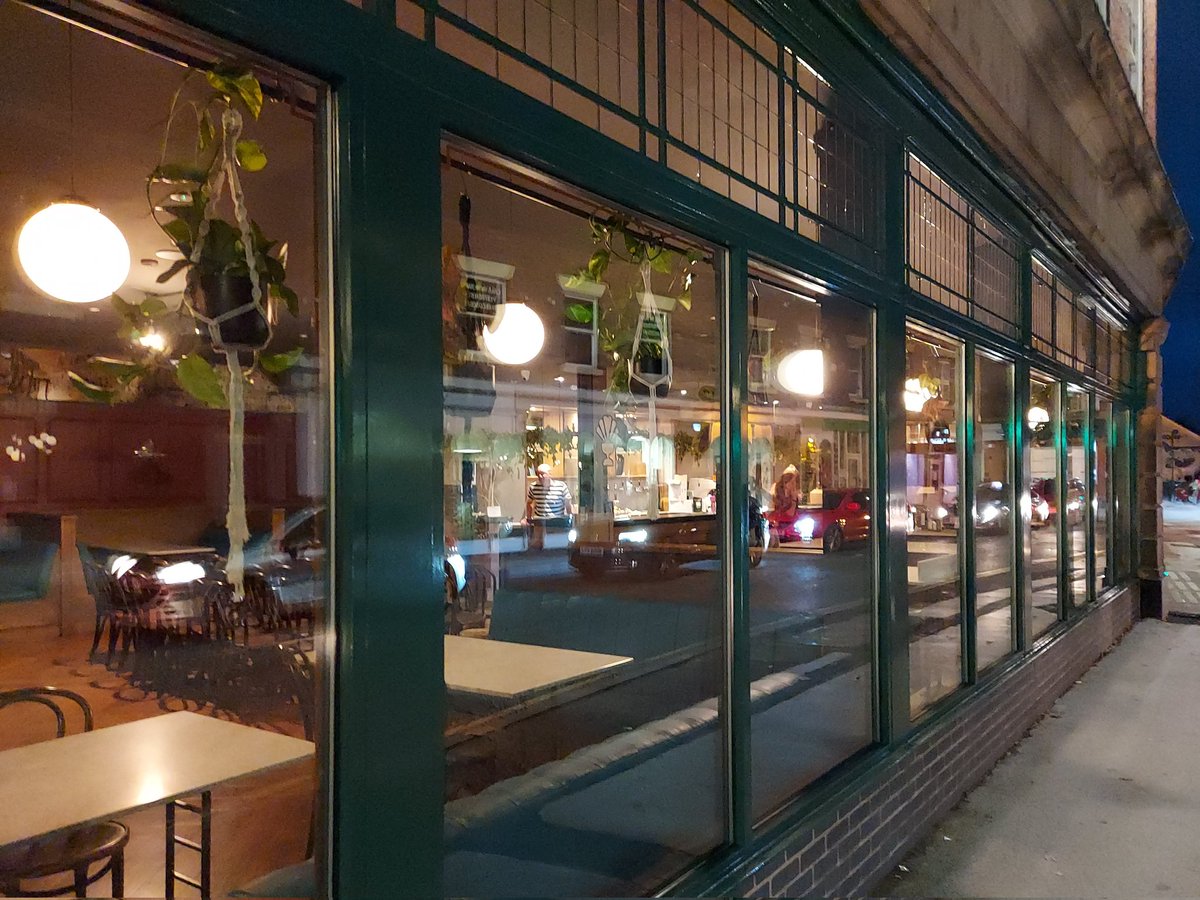fountainparkgr1's tweet photo. Looking good all lit up inside. Look forward to greeting all our new customers on Friday https://t.co/XBCr8Sok5a