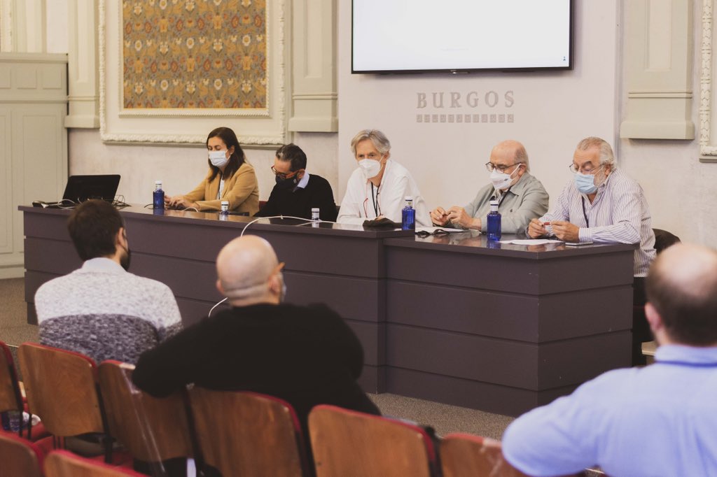 aedcoro's tweet photo. Fórum coral | III Feria #DECORÖ
📌A continuación abrimos un hilo con algunas de las reflexiones que ayer hicieron los 5 participantes del fórum coral #Recomenzando, que se centró en la vuelta de la actividad del mundo coral en el contexto de la pandemia 👇 https://t.co/VOsQilwgCP