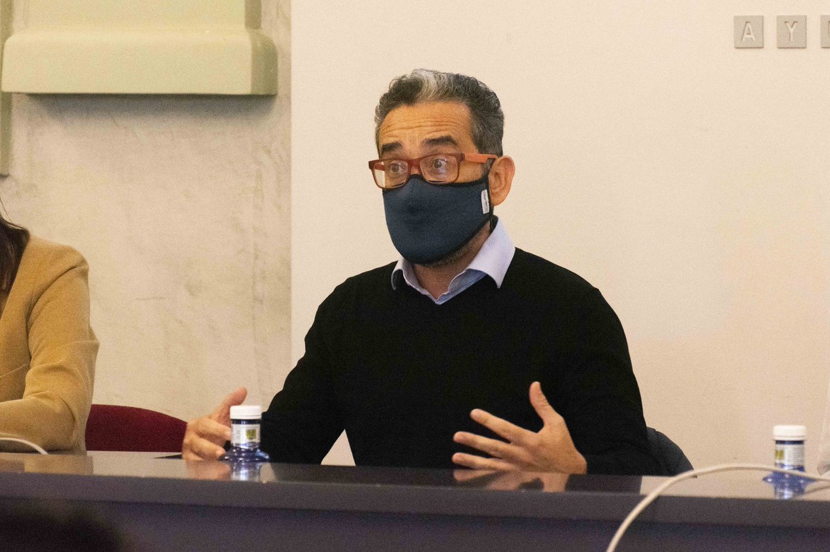aedcoro's tweet photo. “Se necesita una reactivación del sector coral, no solo para que los coros vayan a cantar, sino para que sus integrantes tengan mejor calidad de vida y salud mental, otra gran afectada por la pandemia” @emcastignani, barítono.
#Recomenzando | III Feria #DECORÖ https://t.co/if4i0oza21
