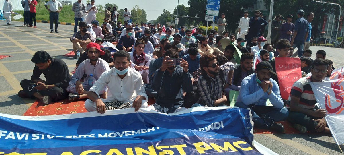 Jamil27418215's tweet photo. Sham on imran khan govt
@ImranKhanPTI
@AsadQaiserPTI
@QasimKhanSuri
@MSMPakistan_
@IrfaanYousaf
@ZakaWaqar
#MdcatStudentsAtDChowk https://t.co/Wns0WD73BF
