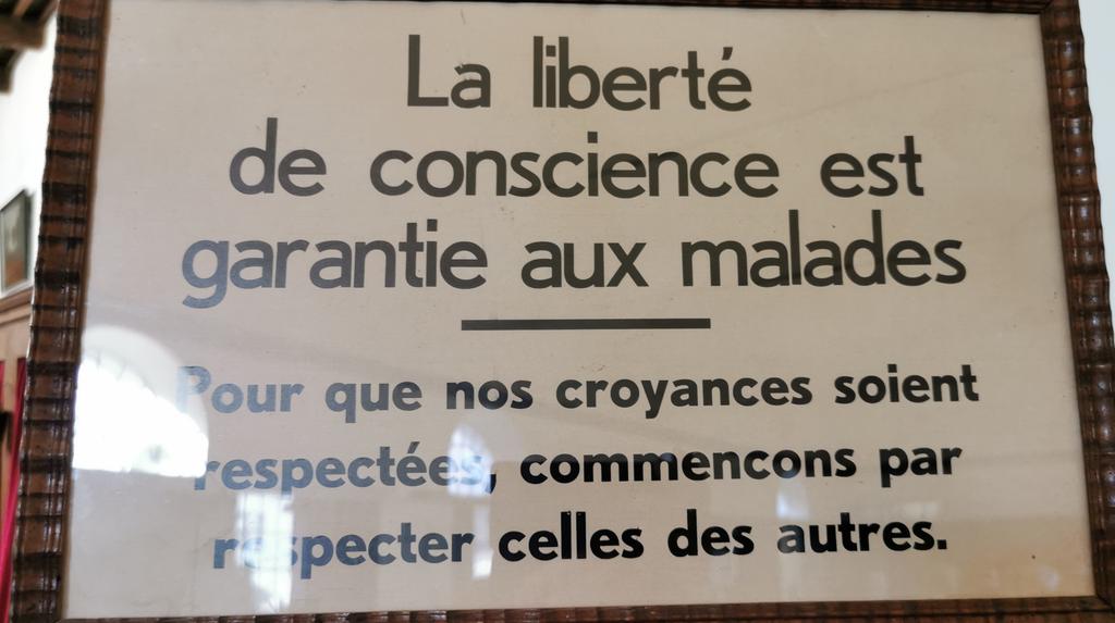 spitz_bernard's tweet photo. #leven #Lessine
Hôpital Notre Dame de la Rose; respect voor de andere Ander is de basis van een (christelijke) samenleving. https://t.co/zxBIWTeN8f