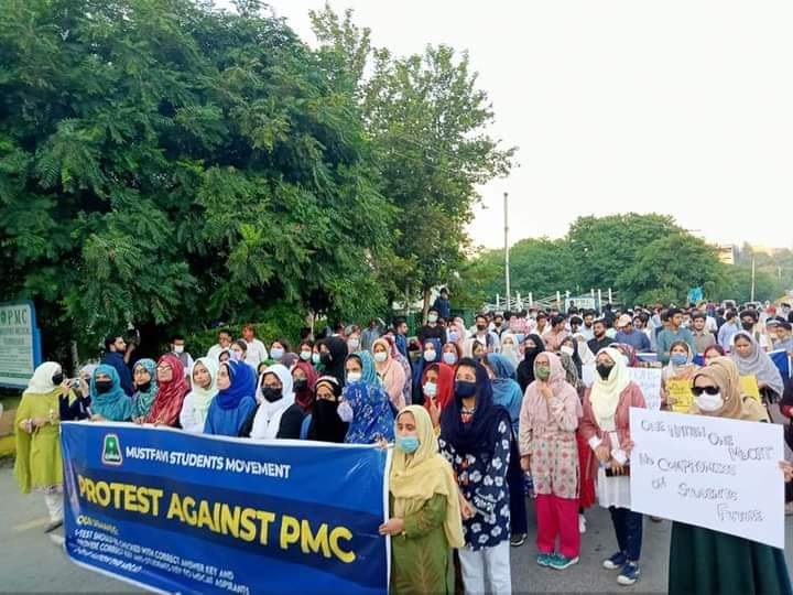 Fut_Prime_Mini's tweet photo. The voice of justice is rising from students. They just demand to stop playing students future.
@IrfaanYousaf
@MSMPakistan_
@MSMNPUNJAB
#MdcatStudentsAtDChowk https://t.co/6BanvMfKQa