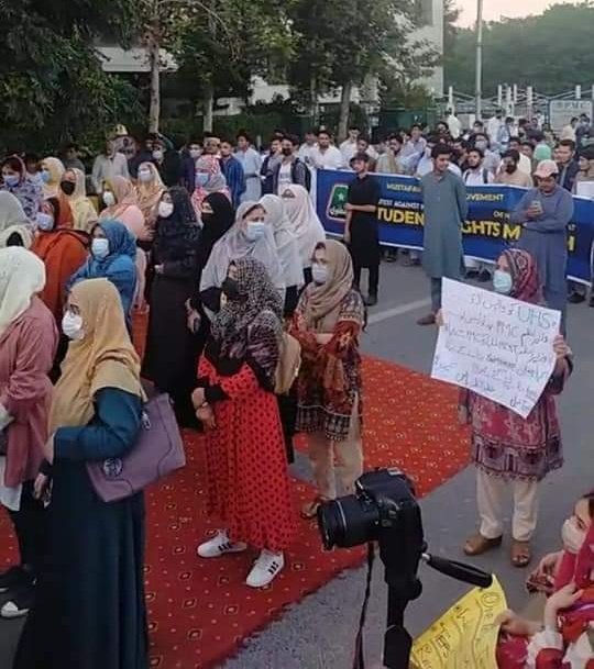 Asthetic_idiots's tweet photo. This year don't let @pmc_org win
Lets resist pmc for better future of students.
#MdcatStudentsAtDChowk https://t.co/9zBpNDGrau