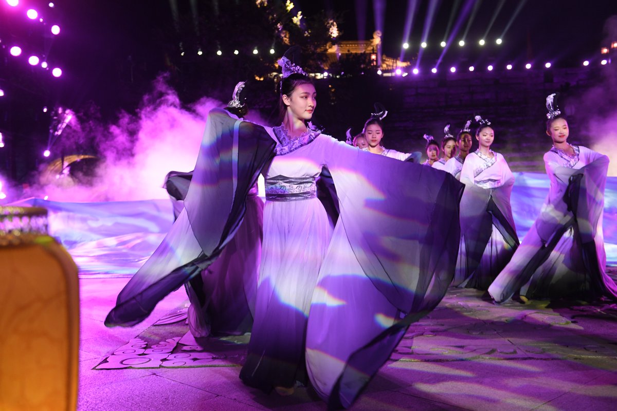 GoJiangsu's tweet photo. The third Grand Canal Culture and Tourism Expo welcomed over 136,000 visitors, and 270 million people attended the event online. The expo helps promote cultural and tourism exchanges and cooperation between countries involved in the #BeltandRoad Initiative. #GrandCanalInJS https://t.co/0NAh5ISkkR