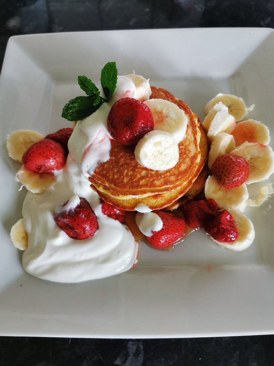 NicholsJuniper's tweet photo. @slimmingworld Sunday breakfast American pancakes. Including the maple syrup just 1.5 syns thanks to @skinnyfoodco
#slimmingworld
#slimmingworldjourney
#slimmingworlduk
#slimmingworldplan
#weightloss
#backtotarget
#HealthyEating
#foodoptimising
#skinnyfoodco https://t.co/BvbHwLWxNm