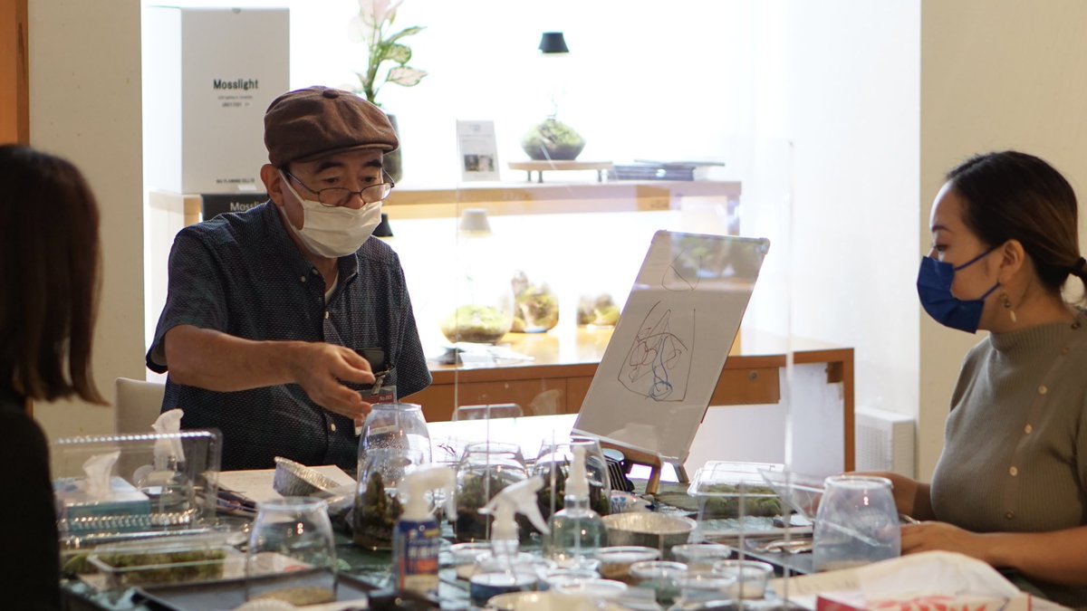 hanahaku20th's tweet photo. 本日は「Mosslight 植物を育てるインテリア」の展示会場にて「With earth」 #コケテラリウム の #ワークショップ が行われました🌱✨
ワークショップは10月9日と10日にも開催❣️詳しくはコチラ→ https://t.co/riJzDimV7T
#withearth #mosslight
#淡路島 #awajishima
#花みどりフェア #淡路花博20th https://t.co/n8SOYOjtwF