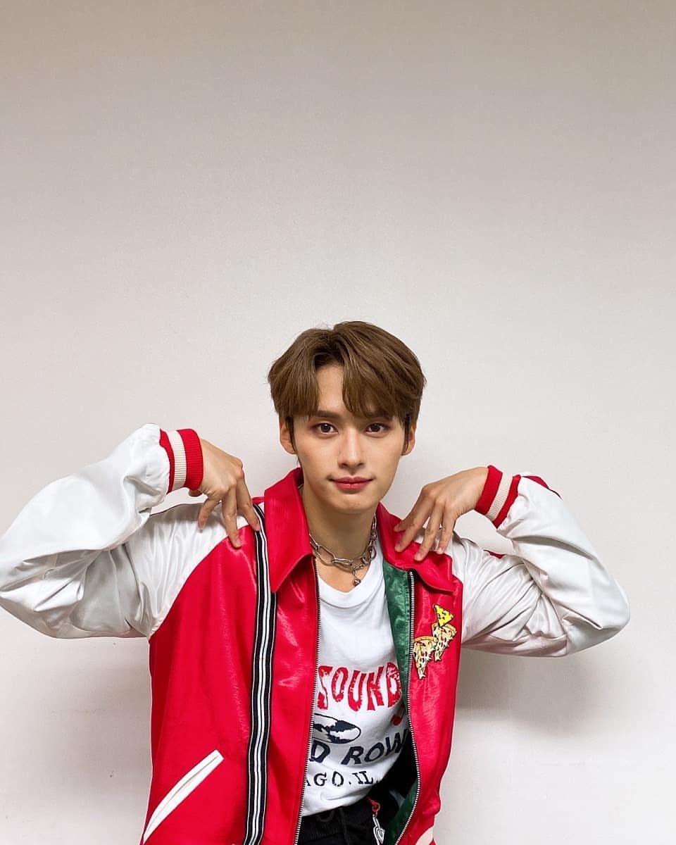 stayspedia_id's tweet photo. (2)

10.Mari menyelamatkan dunia bersamaku
#LeeKnowLucu #Pemberisn #judul #setiap #foto”

🔗https://t.co/BvG7s0NDHZ

@stray_kids #Straykids #스트레이키즈 #Stayspedia 🐿 https://t.co/NAtMAniDlo