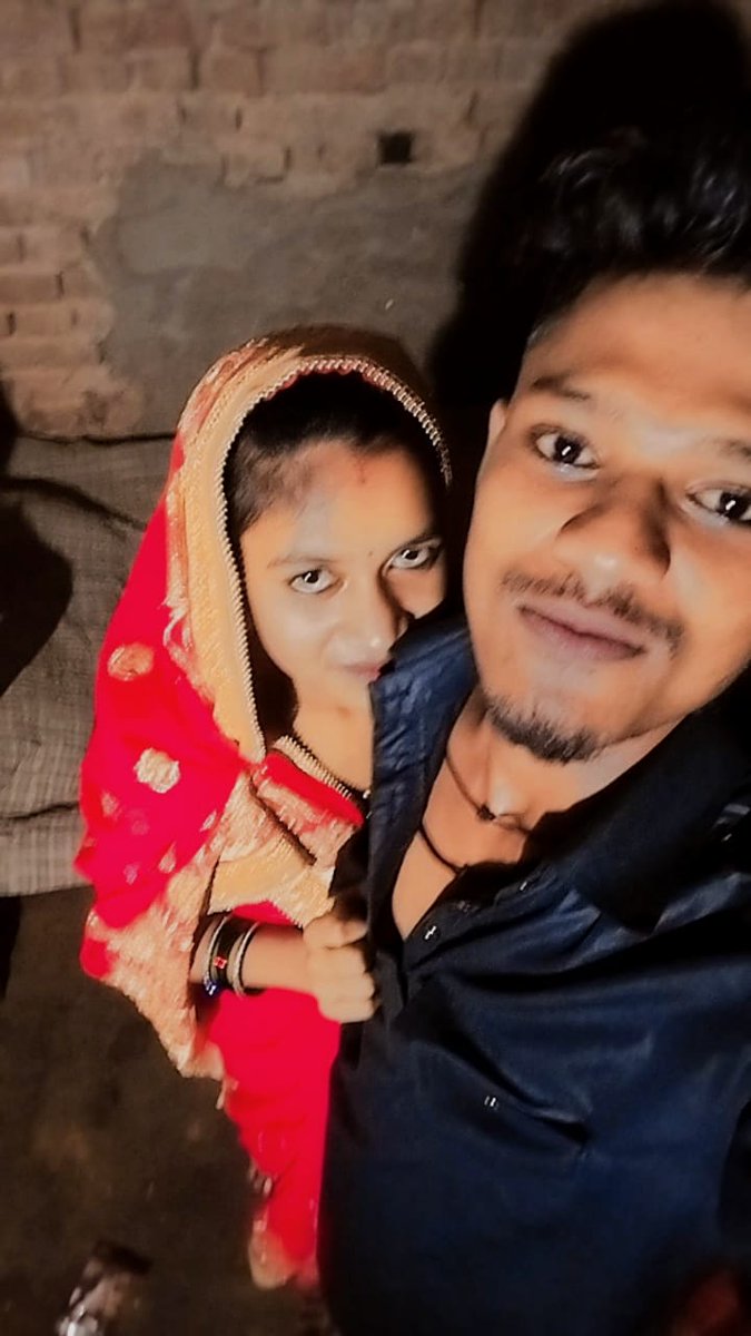 ShamsTabrezQ's tweet photo. संतोष नाम का लड़का महजबीन नाम की लड़की को मोहब्बत के जाल में फंसा कर फरार है, लड़की की उम्र केवल 16 साल है, यह किडनैप का कैसे बनता है लेकिन मुंबई पुलिस कोई कार्रवाई नहीं कर रही है। लड़की के बाप बार-बार थाने का चक्कर लगा रहे लेकिन कोई इनकी सुन नहीं रहा है
@MumbaiPolice https://t.co/3n8WSgFYum