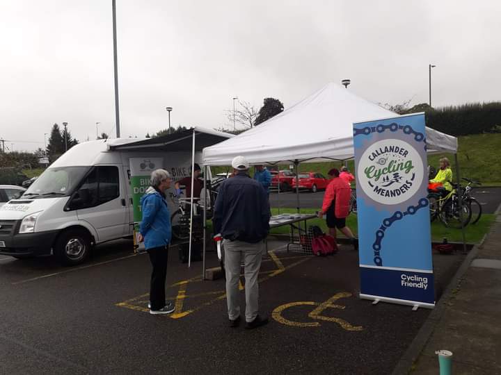 CallanderFringe's tweet photo. Lots of cycling events yesterday @mclarenleisure.

We had Chris from @recykeabike out checking out bikes.

@JimRiach from @Trustinthepark sharing the wonders of e-bikes

Lastly we had 19 riders out on our 'Cycle to Archray Farm' event ! With a great talk about biomass on the farm https://t.co/QECoiJWWiS